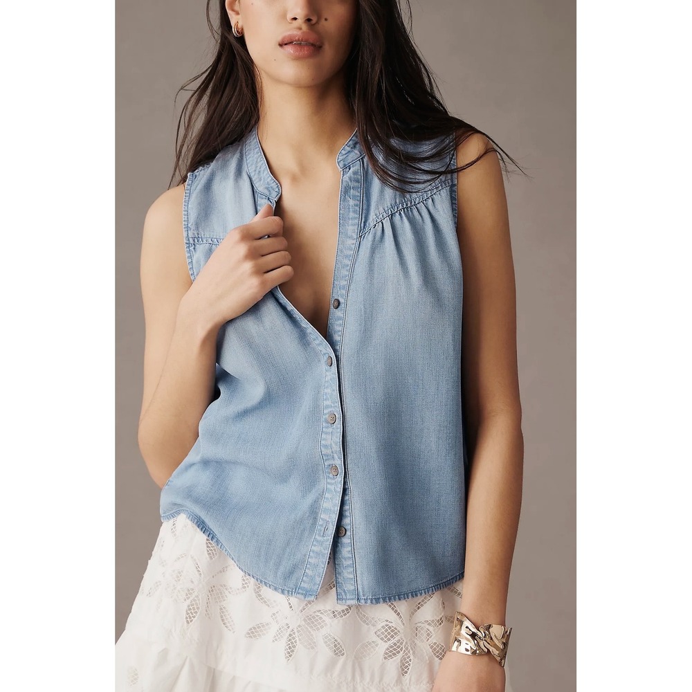 Cloth & Stone Sleeveless Shirred Button Down Tank M Light Wash Acid Denim Top